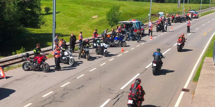 Motorradkontrollstelle in Gais