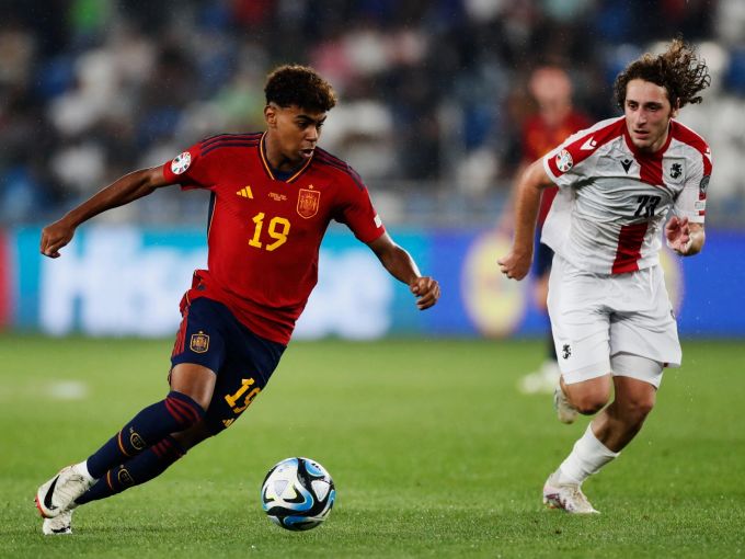 Lamine Yamal gab gegen Georgien sein Länderspiel-Debüt für Spanien. Lamine Yamal Spanien Georgien