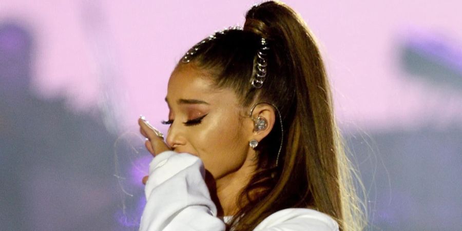 Ariana Grande emotional berührt