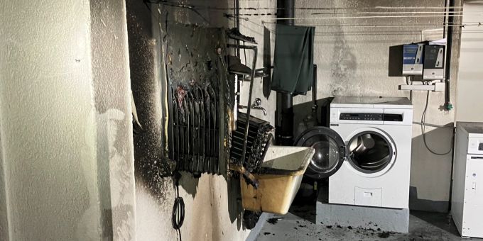Mitlödi GL: Brand in Waschküche. Mitlödi GL Brand