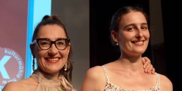 Die Trägerinnen zweier Förderpreise: Muriel Zemp (links) und Mirjam Bü
