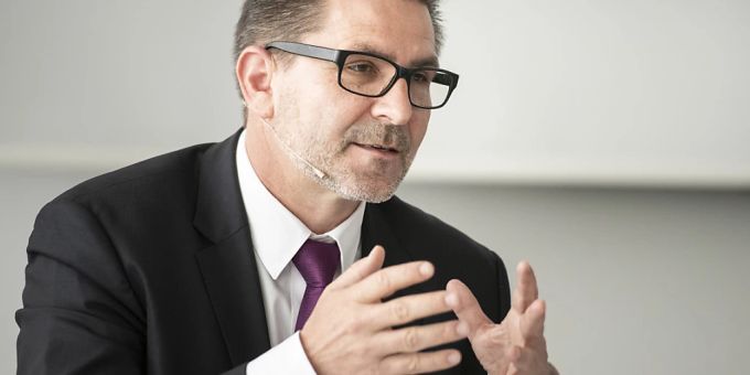 Ein Stromabkommen mit der EU ist laut Swissgrid-Chef Yves Zumwald zwingend nötig. Er widerspricht damit Energieminister Albert Rösti. (Archivbild) Ein Stromabkommen mit der EU ist laut Swissgrid-Chef Yves Zumwald zwingend nötig. Er widerspricht damit Energieminister Albert Rösti. (Archivbild)