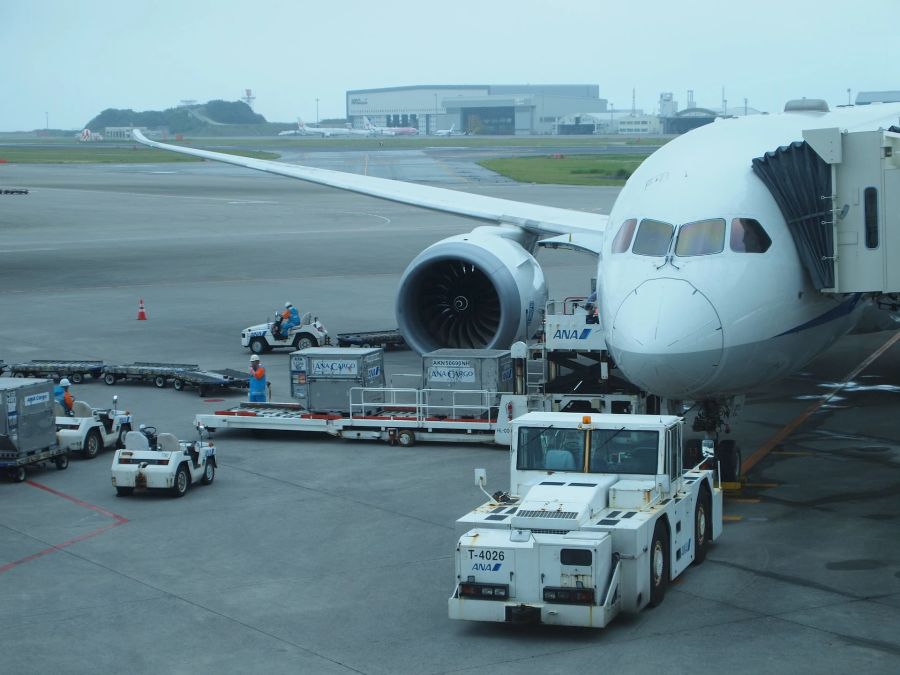 Grund dafür ist die Verteilung der Fracht und die richtige Balance des Flugzeugs. Auch der Kraftstoffverbrauch spielt eine Rolle.