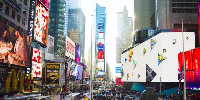 Der Times Square in New York. Theater District