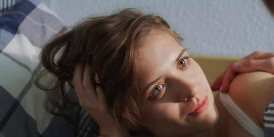 Maria (Liv Lisa Fries) ist Davids Freundin. Die Beziehung erweist sich als kompliziert. Foto: X Verleih