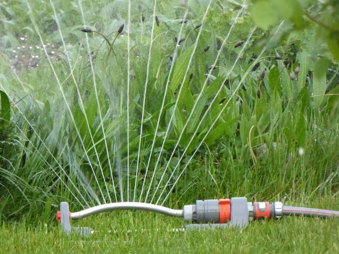 In Australien wird ab nächster Woche Wasser gespart: Rasensprenger dürfen nicht mehr benutzt werden. Wenn doch drohen Geldstrafen. Australien Wasser