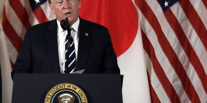Donald Trump spricht in Tokio: Der US-Präsident ist derzeit auf Staatsbesuch in Japan. Foto: Evan Vucci/AP Donald Trump spricht in Tokio: Der US-Präsident ist derzeit auf Staatsbesuch in Japan. Foto: Evan Vucci/AP