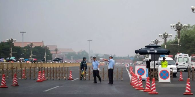 Polizeisperre nahe dem Platz des Himmlischen Friedens Polizeisperre nahe dem Platz des Himmlischen Friedens