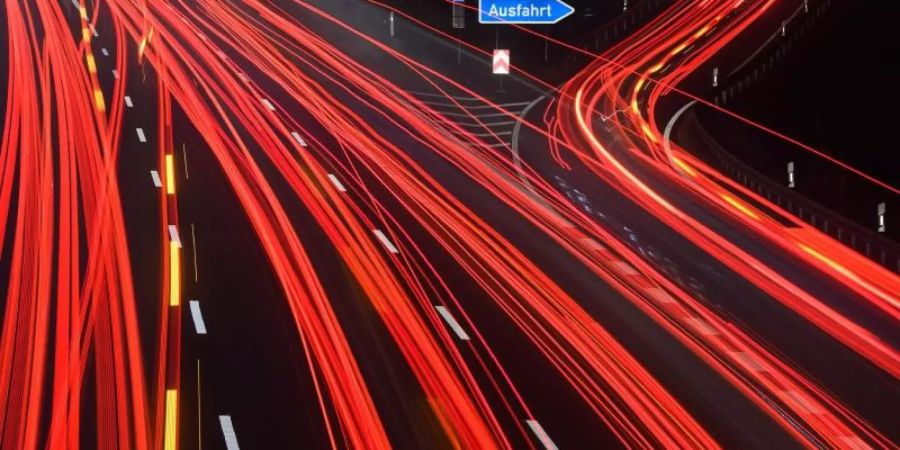 Auch wenn vor allem über Fahrer aus dem Ausland gestritten wurde - zahlen sollen die Pkw-Maut alle. Foto: Julian Stratenschulte