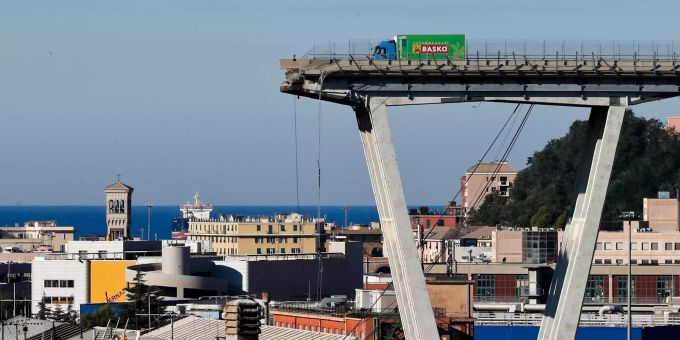 Im Zuge der Ermittlungen in Genua erfolgten nun die Festnahmen von neun Personen (Archivbild) Genua festnahmen