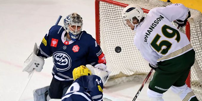 Ambris Goalie Dominik Hrachovina zeigte gegen Färjestad Karlsbad eine starke Partie Ambris Goalie Dominik Hrachovina zeigte gegen Färjestad Karlsbad eine starke Partie