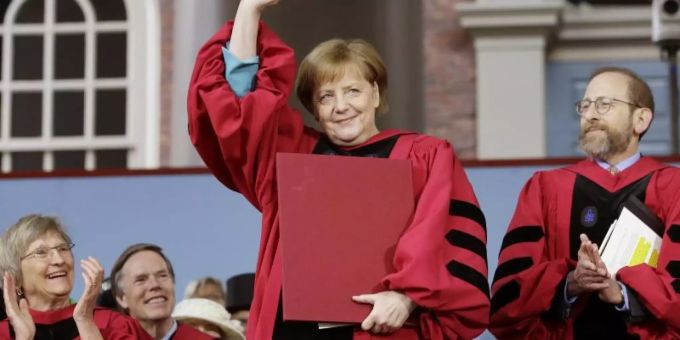 Angela Merkel während der Verleihung der Ehrendoktorwürde an der Harvard University. m