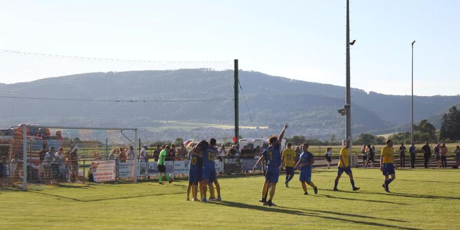 Der FC Länggasse schiesst das Siegtor.