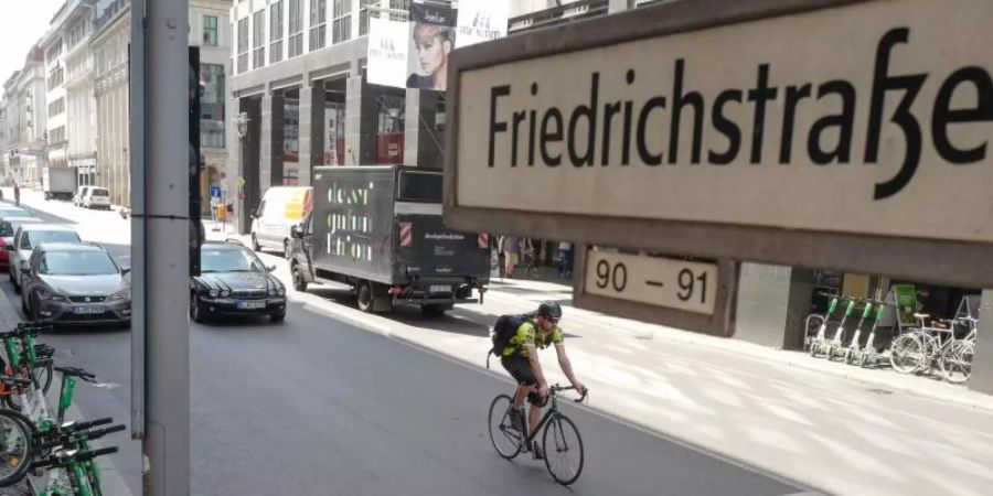 Zu den betroffenen Strassen zählen vor allem Abschnitte in der Innenstadt, darunter auch die Friedrichstrasse. Foto: Jörg Carstensen