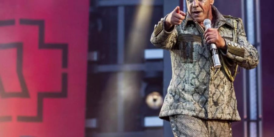 Till Lindemann, Frontsänger von Rammstein, im Berliner Olympiastadion. Foto: Christoph Soeder