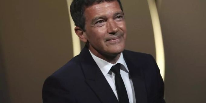 Antonio Banderas ist nicht nur ein Kollege, sondern auch Freund von Pedro Almodóvar. Foto: Vianney Le Caer/Invision/AP Antonio Banderas ist nicht nur ein Kollege, sondern auch Freund von Pedro Almodóvar. Foto: Vianney Le Caer/Invision/AP