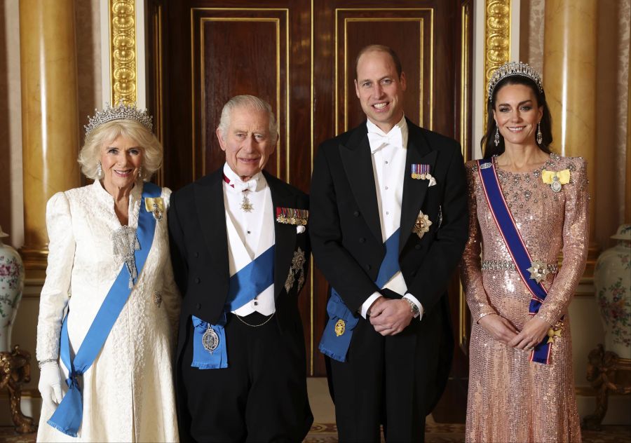 Die Königin und der König laden ihre Kinder und Enkelkinder auf Schloss Sandringham ein.