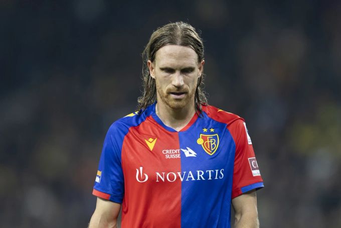 Michael Lang (32) ist beim FC Basel aktuell nur noch Reservist. Zieht es den 31-fachen Nati-Spieler im Winter zu Ex-Club GC? Michael Lang