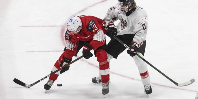 Cedric Fiedler vertrat die Schweiz als Teil der U20-Nati an der WM 2021 in Kanada. nhl