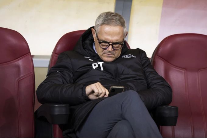 Pierluigi Tami sollte über die Bücher, findet Nau-Fussballchefreporter Mischi Wettstein. Pierluigi Tami