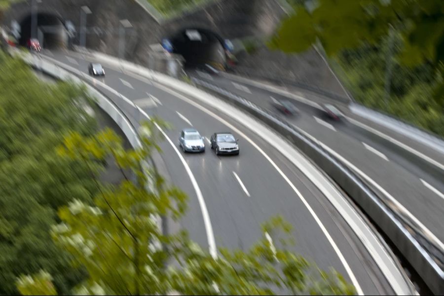 Auf einer Aargauer Strasse starteten zwei Brüder ein gefährliches Überholmanöver.