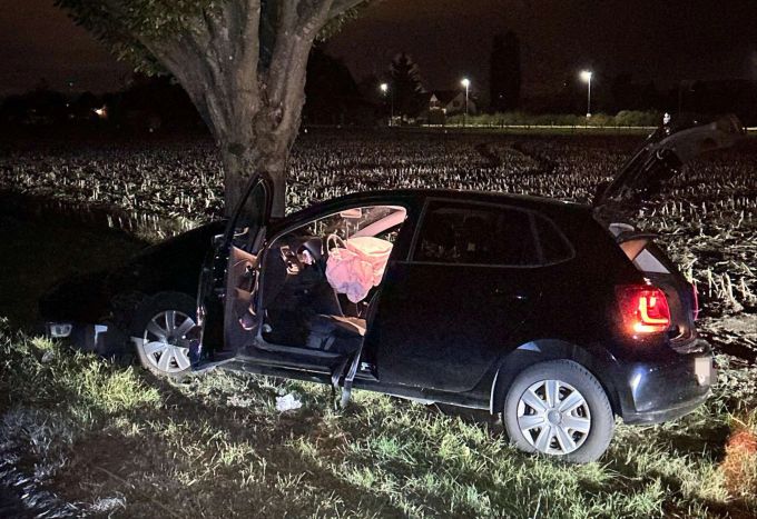 Am Auto entstand ein Totalschaden. Totalschaden an Auto