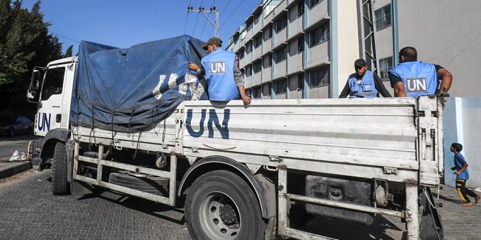Ein Lastwagen der UN transportiert Lebensmittel für palästinensische Bürger. Vor zehn Tagen lockerte Israel die Blockade der Hilfslieferungen etwas. (Archivbild) Gaza