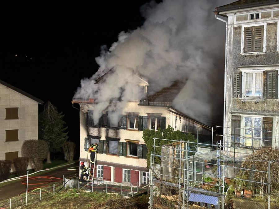 Brand in Wohnhaus.