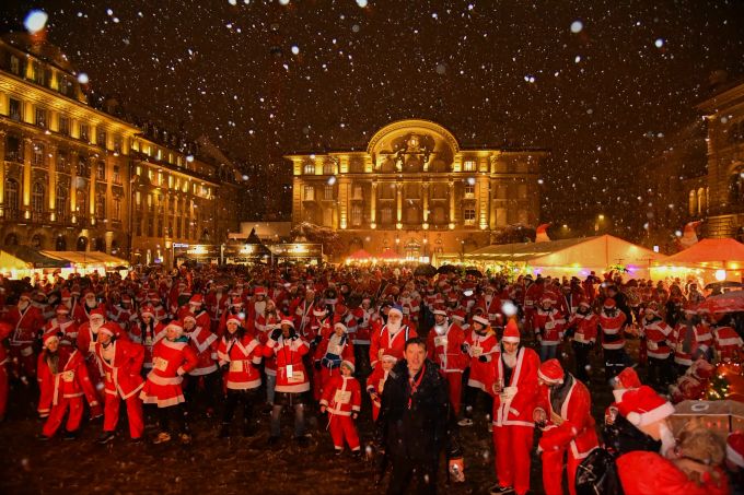 Fast 3000 Samichläuse nahmen am «Santarun» teil. santarun bern