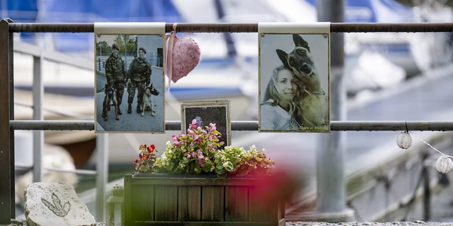 Sechs Jahre nach der Tragödie erinnern Blumen und Fotos an das Drama, bei dem zwei Frauen im Hafen von La Neuveville (BE) ums Leben kamen.