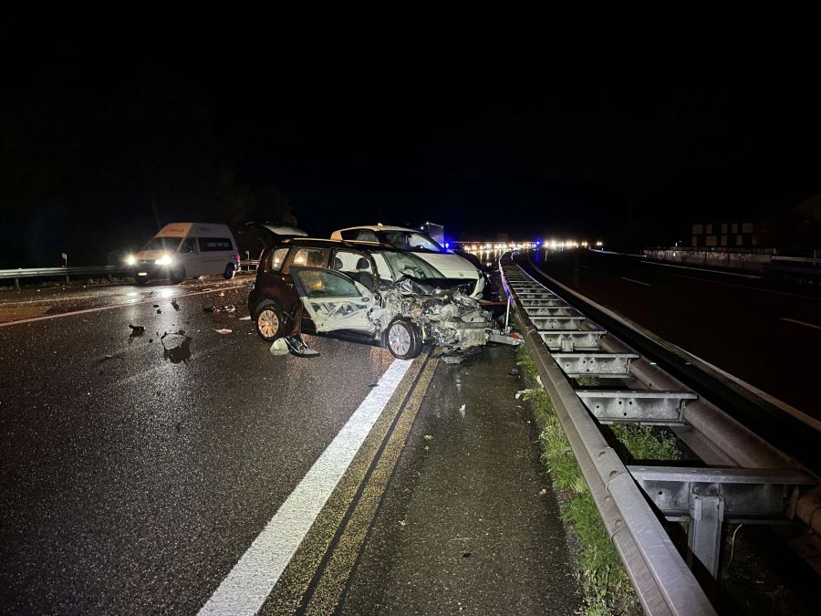 Nach einem Selbstunfall kam es auf der A1 zu einem Folgeunfall.