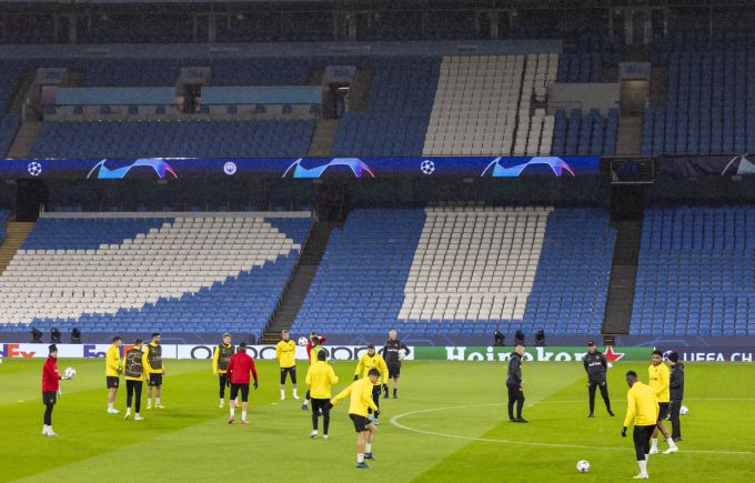 Die Spieler von YB beim Training im Etihad Stadium. YB