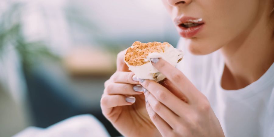 Zucker schmeckt, hat aber zahlreiche gesundheitliche Nachteile.