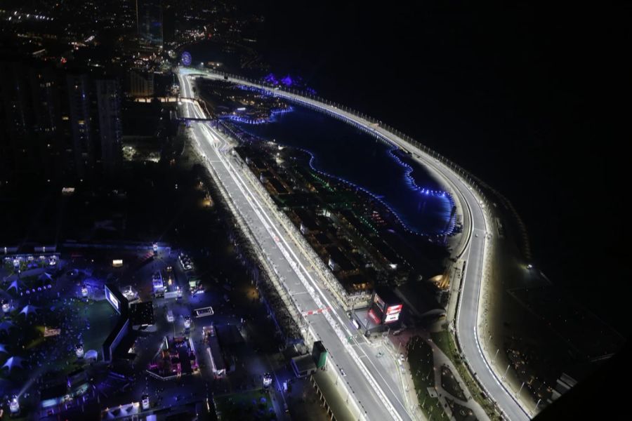 Seit der Saison 2021 fährt die Formel 1 in Jeddah in Saudi-Arabien ein Nachtrennen.