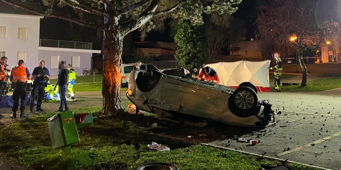 Im Kanton St. Gallen ereignete sich in Niederuzwil in der Nacht auf Ostersamstag ein tödlicher Unfall. Sankt Gallen