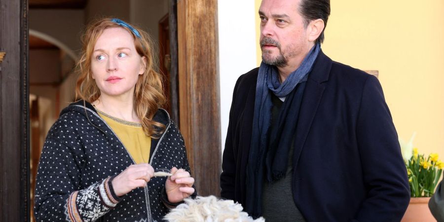 Der Grazer Chefermittler Sascha Bergmann (Hary Prinz) und Lotte (Brigitte Hobmeier) in einer Szene des TV-Krimis «Steirerwut».