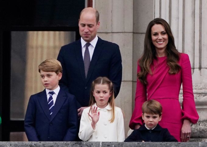 Prinz William ist froh, dass seine drei Kinder noch viel Zeit mit Queen Elizabeth verbingen konnten. William Queen Elizabeth