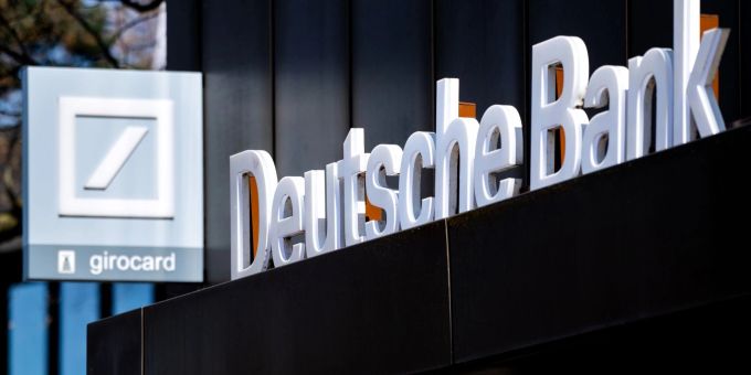 Bei der Deutschen Bank soll es künftig an vielen Filialen kein Bargeld mehr geben. Bei der Deutschen Bank soll es künftig an vielen Filialen kein Bargeld mehr geben.