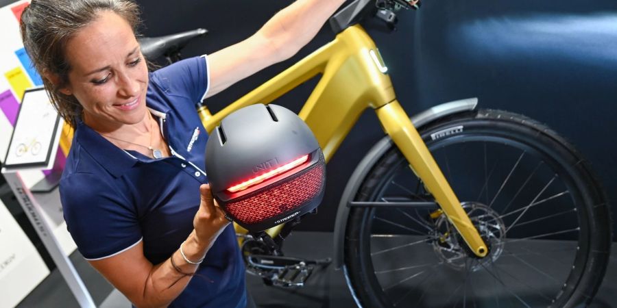 Elektrisch und vernetzt: Dieses bis zu 45 km/h schnelle Bike von Stromer kann auch ein im Helm integriertes Bremslicht aktivieren.