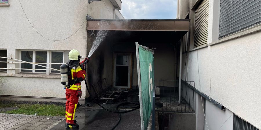 Buchs: Sofa in Brand geraten