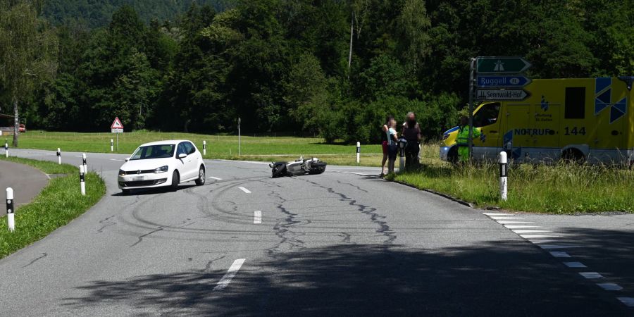 Salez: Zusammenprall zwischen Auto und Motorrad