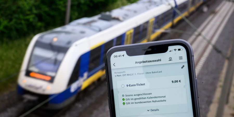 In der App der Deutschen Bahn ist ein 9-Euro-Ticket hinterlegt.