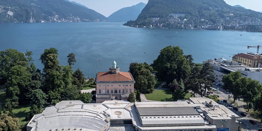 Hier, im Palazzo dei Congressi mit der Villa Ciani, findet am Montag und Dienstag die Ukraine-Wiederaufbaukonferenz statt. (Aufnahme vom 21. Juni 2022)