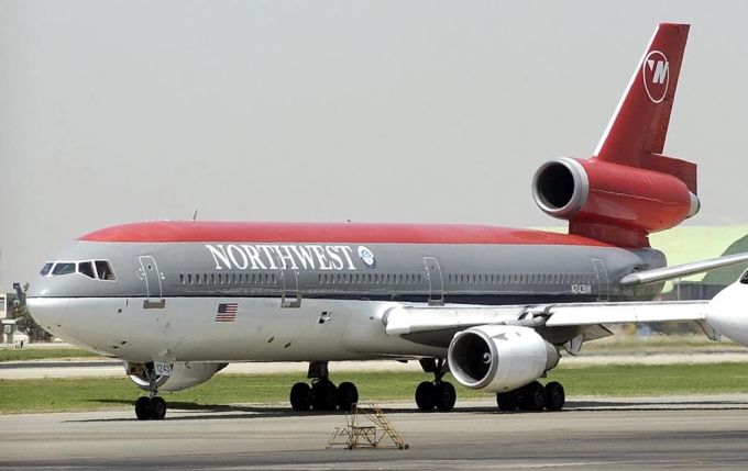 Neue Grossflugzeuge wie die DC-10 und die Boeing 747 stellten am Ende der 60er Jahre die Flughafenfeuerwehren vor neue Herausforderungen. Flughafen Feuerwehr Schweiz