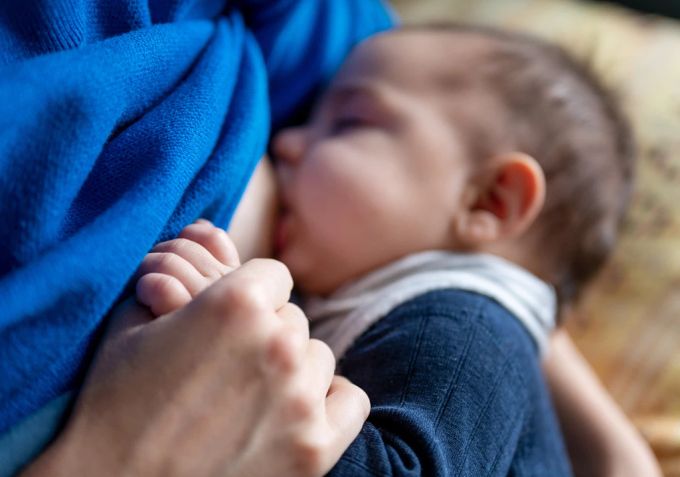 Muttermilch schützt vor Infektionen. Säuglingsanfangsnahrung