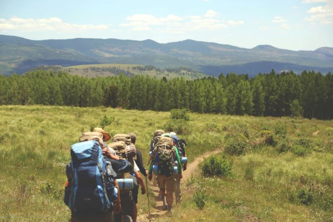 Schweizerinnen und Schweizer verbringen die Freizeit gerne mit Wandern. Freizeit