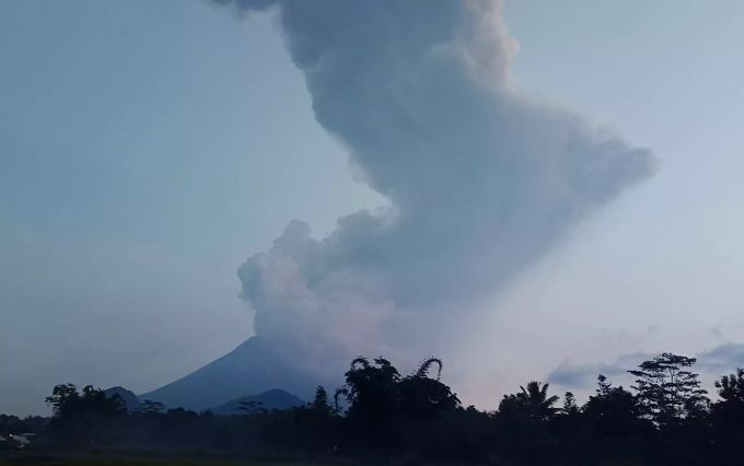 Der indonesische Vulkan Merapi. Merapi