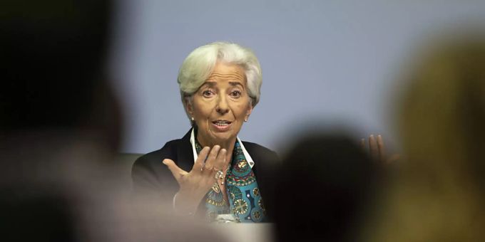 Die neue EZB-Chefin Christine Lagarde belässt die Leitzinsen im Euroraum auf rekordtiefem Niveau. (Archivbild) christine lagarde