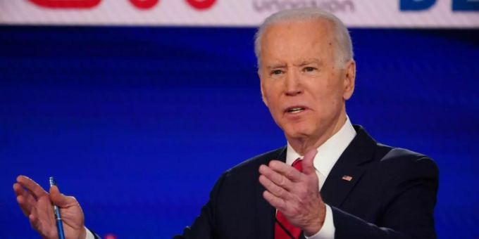Präsidentschaftsbewerber Joe Biden will die Anhänger von Bernie Sanders für sich gewinnen. Joe Biden