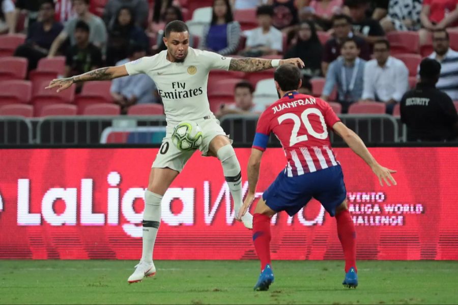 Layvin Kurzawa im Trikot von Paris Saint-Germain im Spiel gegen Atletico Madrid.